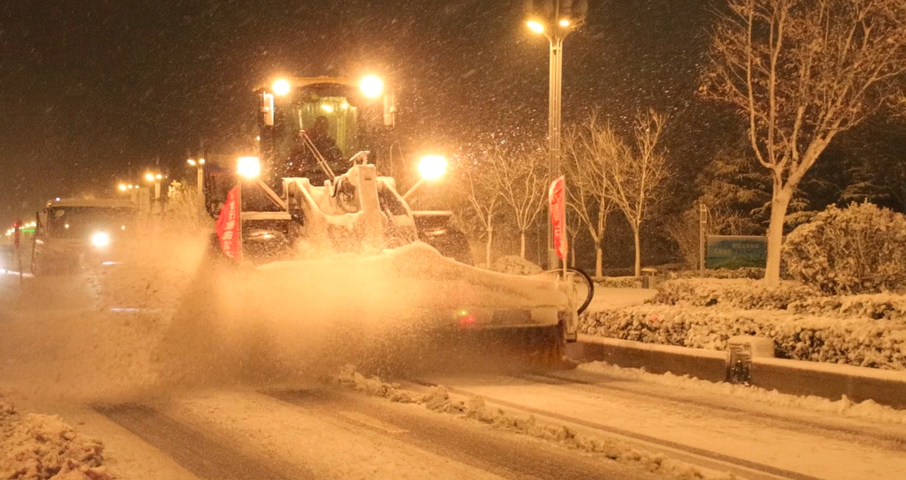 烟台强降雪来袭！330台清雪机械+1000名勇士，20分钟内紧急出动，守护城市安全  第4张