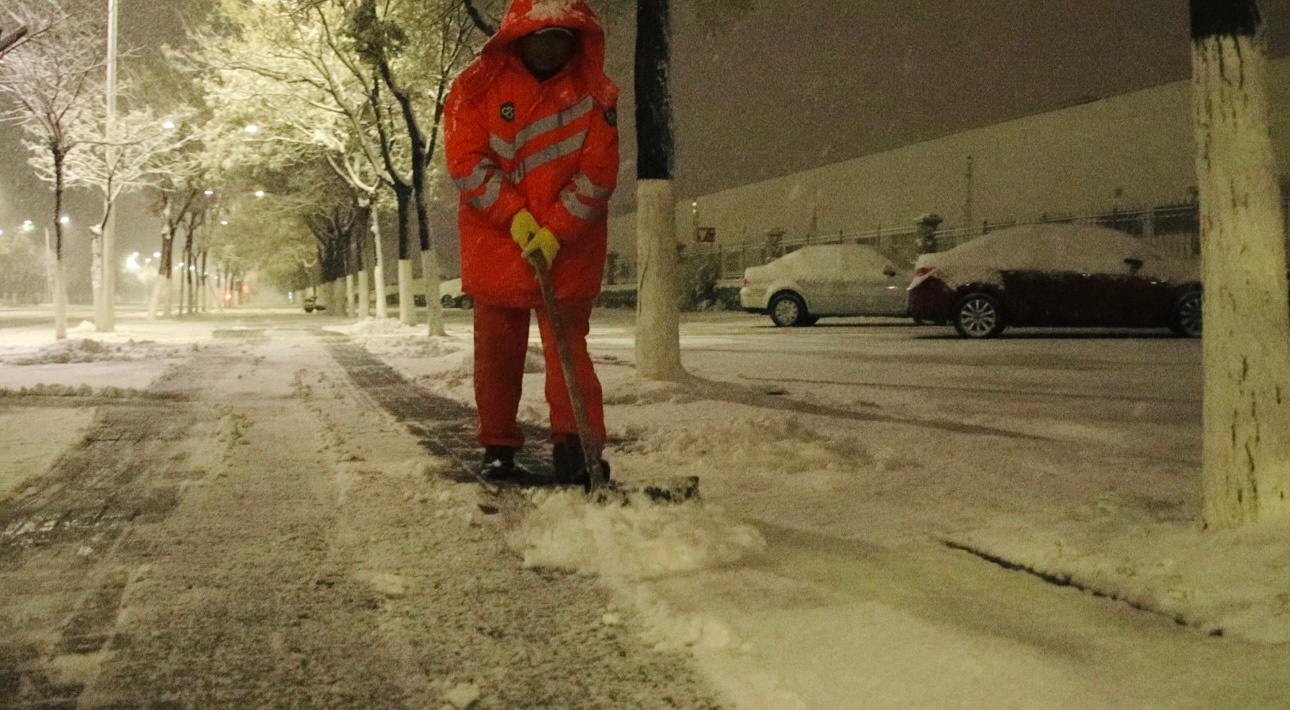 烟台强降雪来袭！330台清雪机械+1000名勇士，20分钟内紧急出动，守护城市安全  第5张