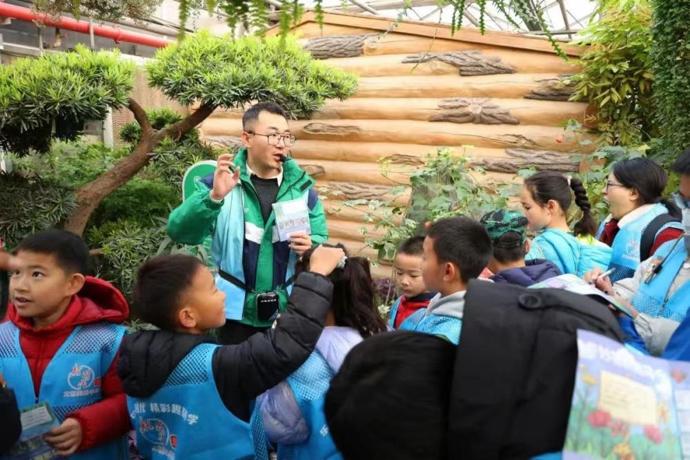揭秘花园城市：15组亲子家庭探秘世界花卉大观园，变色花实验惊艳全场  第5张