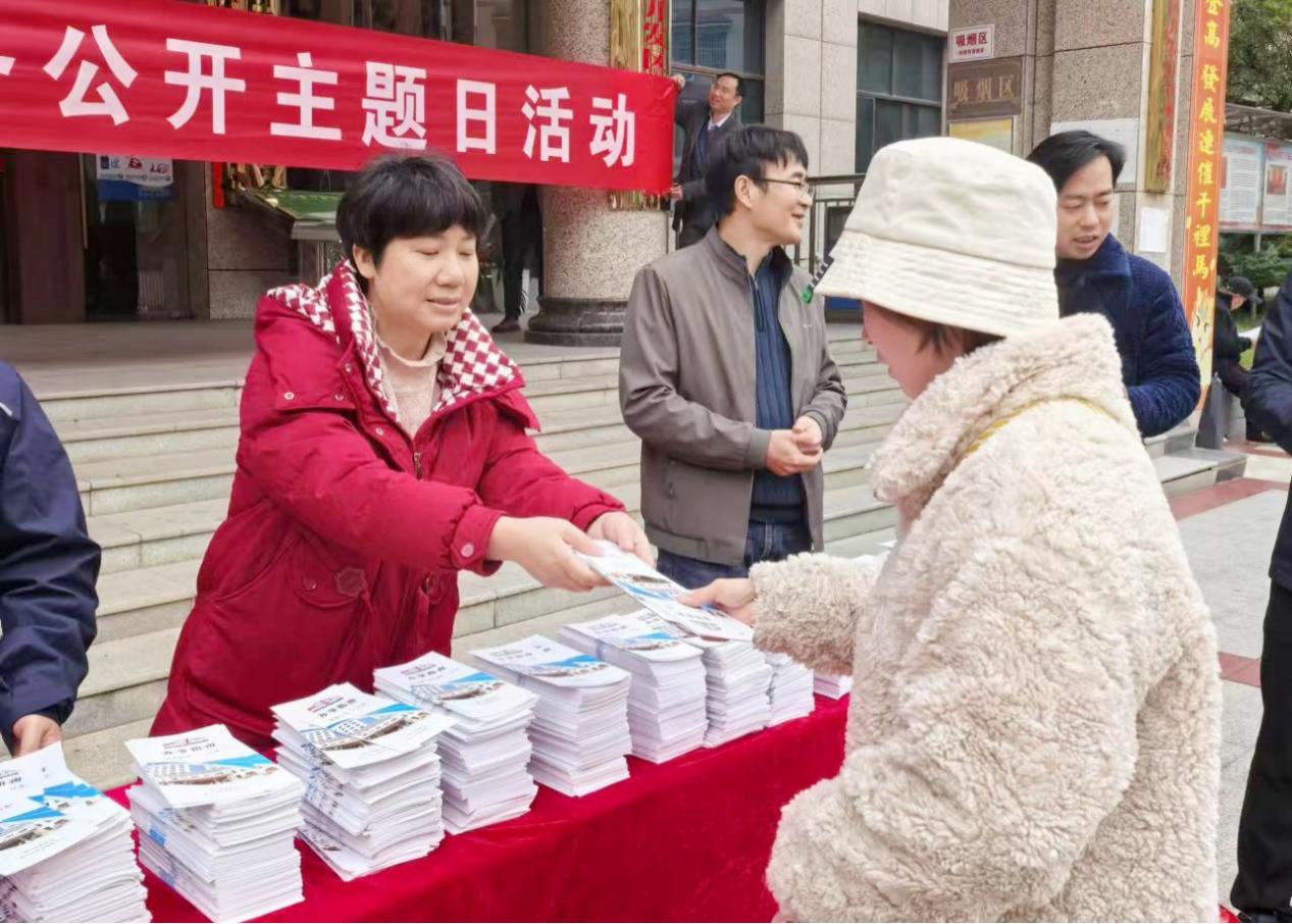 洞口县政务公开主题日：零距离体验高效办成一件事，手把手教你线上申请  第2张