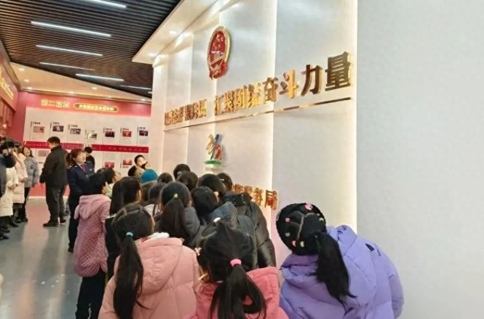 11月25日,陈巴尔虎旗巾帼红携手税务蓝,为孩子们开启趣味税宣之旅 第1张 11月25日,陈巴尔虎旗巾帼红携手税务蓝,为孩子们开启趣味税宣之旅 第1张