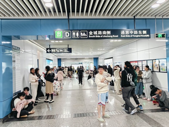 杭州地铁站惊现300人紧急避难，背后原因竟是这场突如其来的火情  第2张