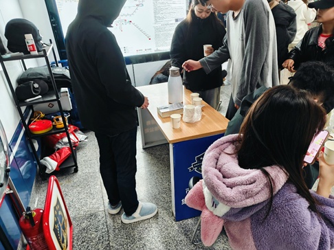 杭州地铁站惊现300人紧急避难，背后原因竟是这场突如其来的火情  第3张