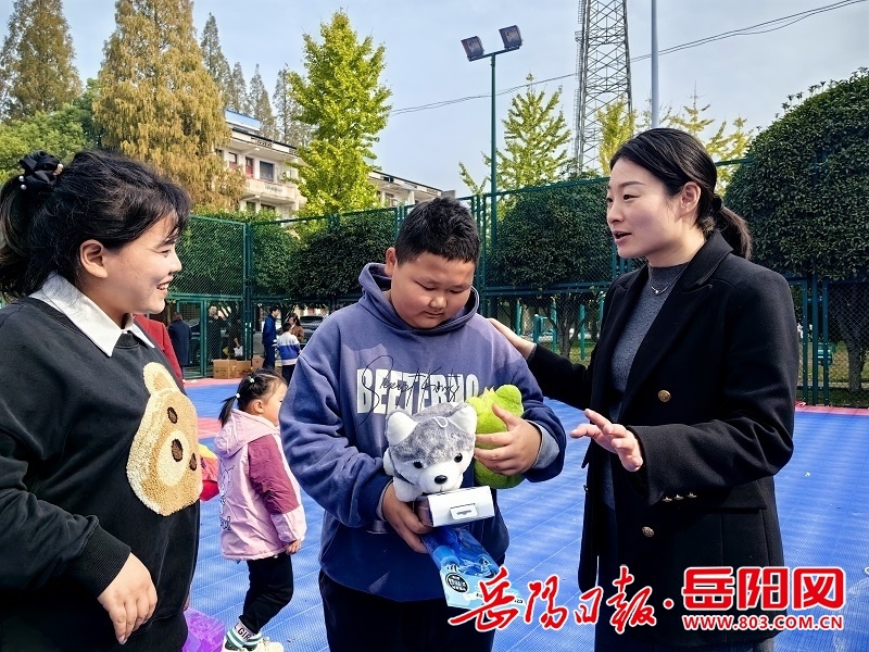 16位爱心妈妈与留守儿童共庆生日，3年结对关爱计划温暖启动  第2张