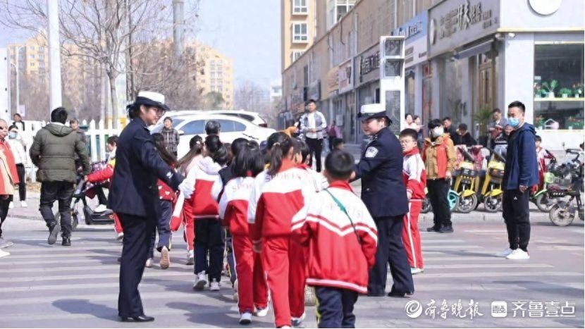 东明公安多警种联动护学，筑牢校园安全防线，家长安心社会满意  第1张