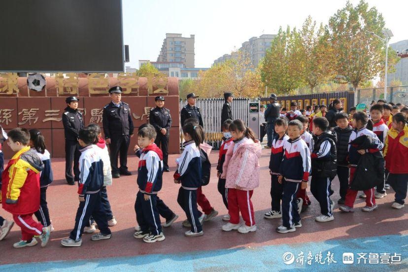 东明公安多警种联动护学，筑牢校园安全防线，家长安心社会满意  第2张