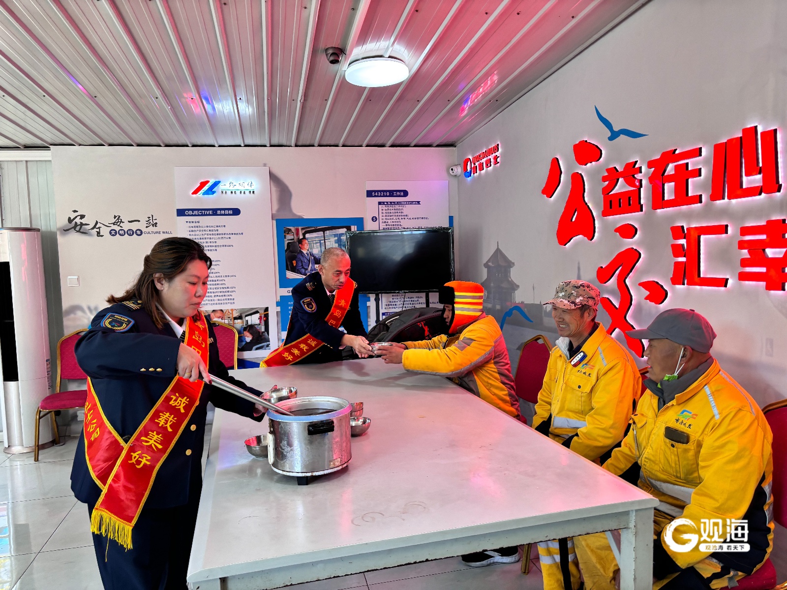 青岛公交爱心候车室全面开放，暖身贴与发热鞋垫温暖市民出行路  第2张
