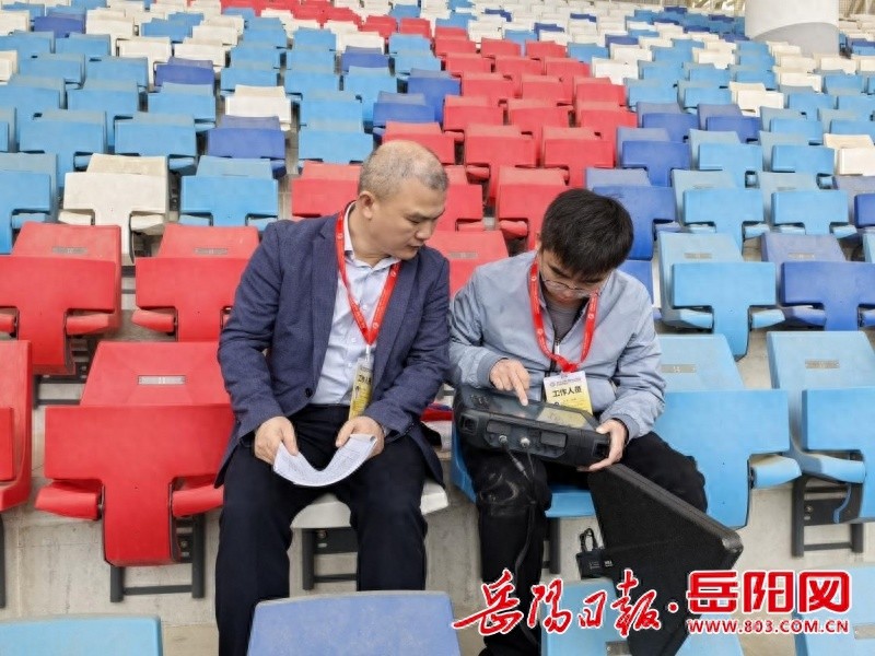 央视直播受干扰？岳阳无线电团队紧急行动，揭秘背后真相  第1张