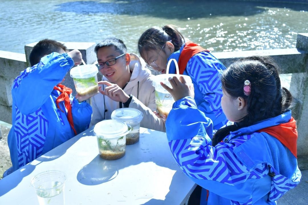 10名小河长集结！守护绿水青山，水质检测大揭秘，你敢来挑战吗？