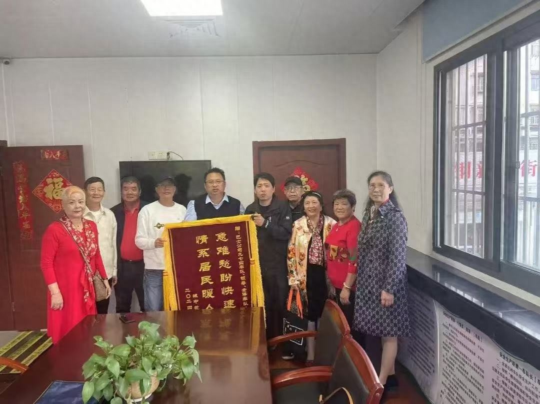974路公交站点新增，小区老人出行难题迎刃而解，再也不用走远路了