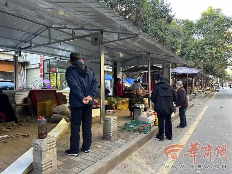 盲道被圈？西安市场建设引发市民质疑，便民与安全如何平衡？  第2张