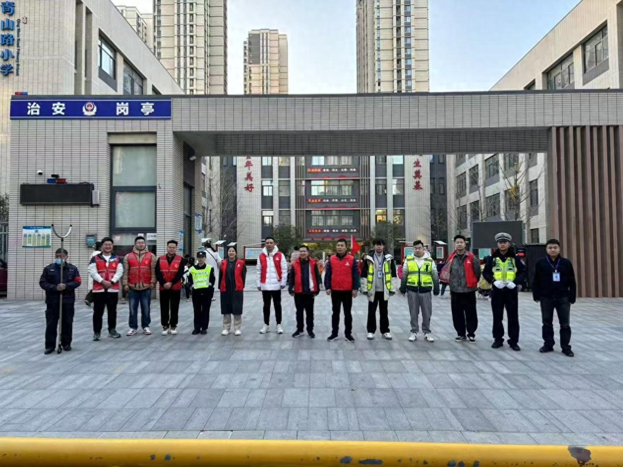 守护孩子安全上学路，郑州十八里河街道办事处开展护学岗志愿服务活动  第1张