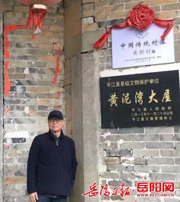 黄泥湾女子舞龙队：龙凤呈祥，舞动乡村的激情与能量  第1张