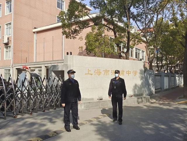 宝山区城管执法系统全力出击，打造安全有序校园周边环境，提升市民幸福指数  第2张