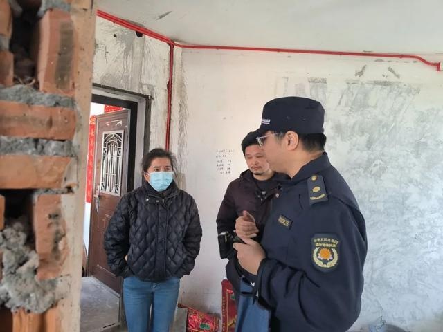 宝山区城管执法系统全力出击，打造安全有序校园周边环境，提升市民幸福指数  第5张