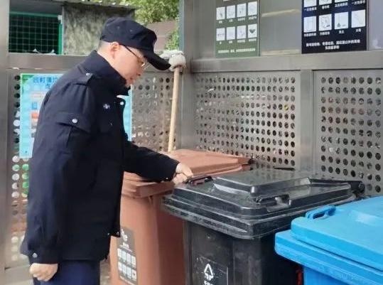 宝山区城管执法系统全力出击，打造安全有序校园周边环境，提升市民幸福指数  第7张