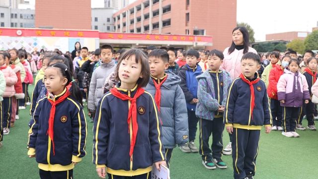 122全国交通安全日：郑州交警五支队走进校园，筑牢学生安全防线，携手共创文明交通  第2张