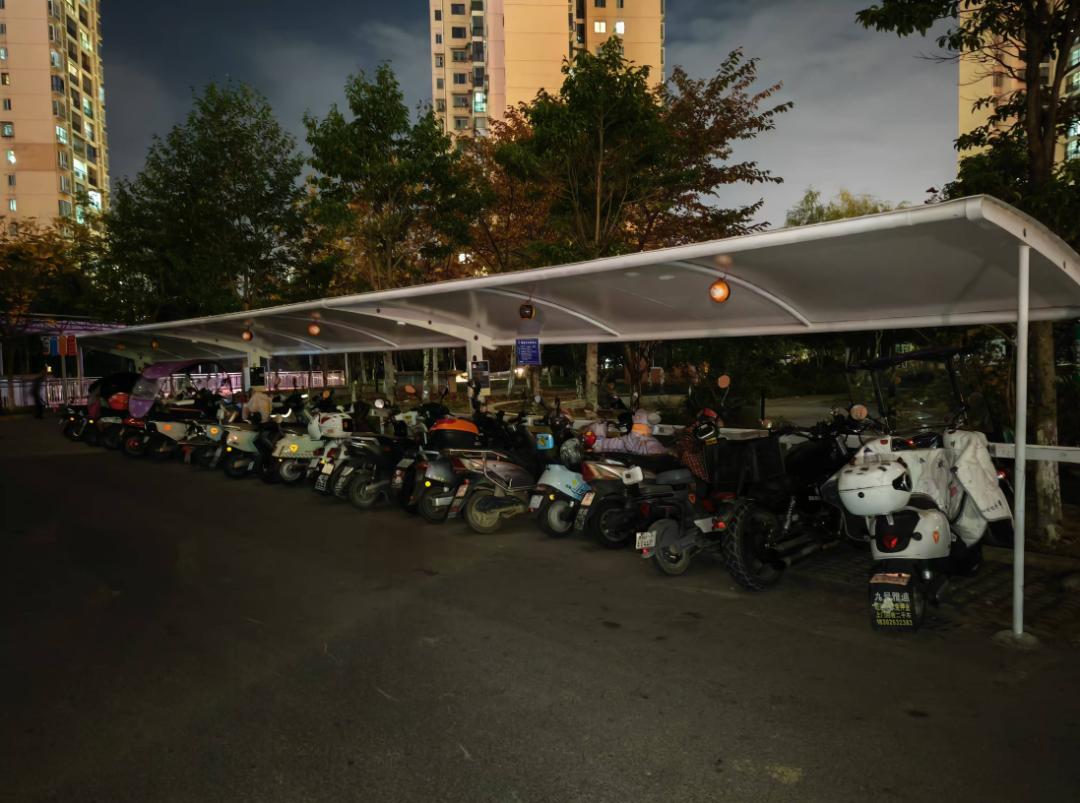 观山湖区安置小区大变样！13个小区新增集中充电停车棚，居民生活更安全便捷  第5张