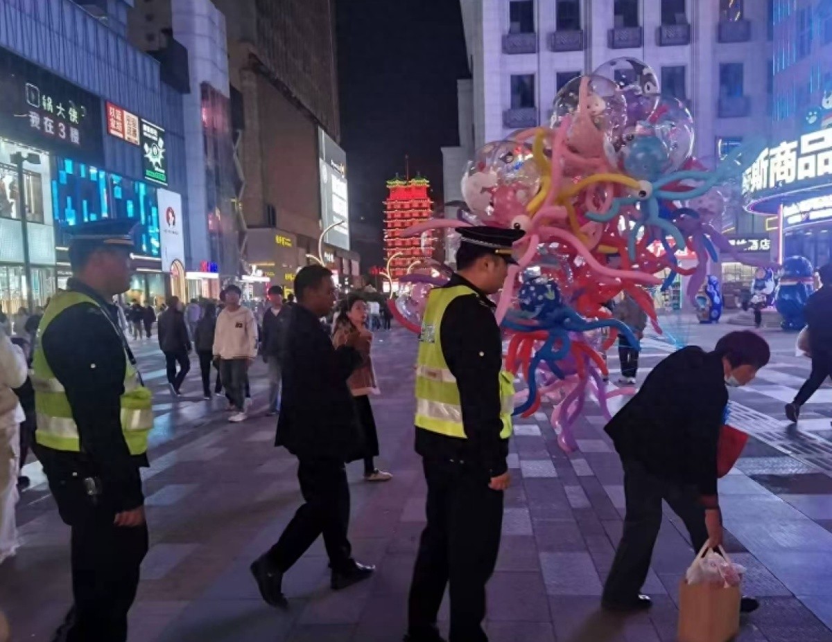 二七商圈大变样！夜幕下的郑州，烟火气与文明风交织的奇妙夜