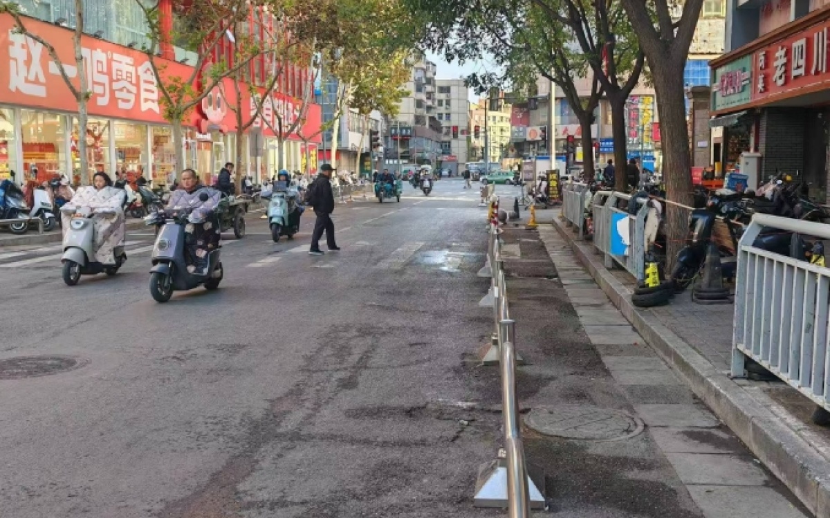 二七商圈大变样!夜幕下的郑州,烟火气与文明风交织的奇妙夜 第2张 二七商圈大变样!夜幕下的郑州,烟火气与文明风交织的奇妙夜 第2张