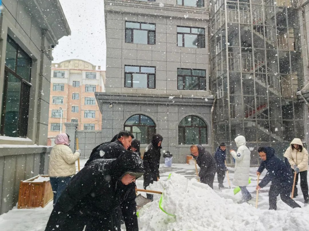 暴雪来袭！同江市各部门紧急行动，全力保障城市运转与市民安全  第3张