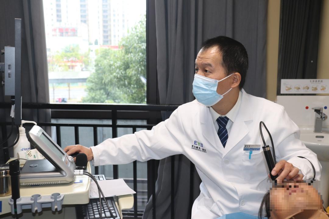 揭秘眼睛里的神秘宇宙：1.5毫米圆点背后的壮美与活力  第2张