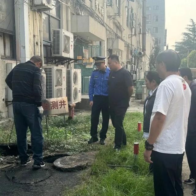 夏阳街道紧急行动！油污溢出小区，联合工作小组全面排查，直击源头问题  第3张