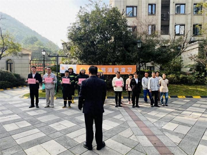 凤凰社区玖珑山小区消防演练：居民安全意识大提升，自救互救能力全面升级