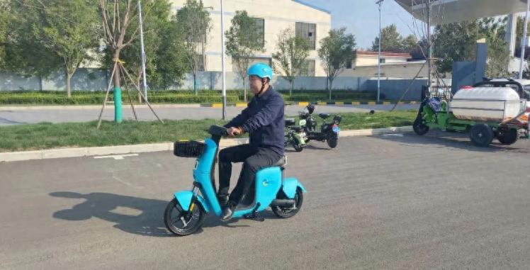 泾河新城首发氢能助力小蓝车，10秒换氢瓶，续航120公里，绿色出行新选择  第1张