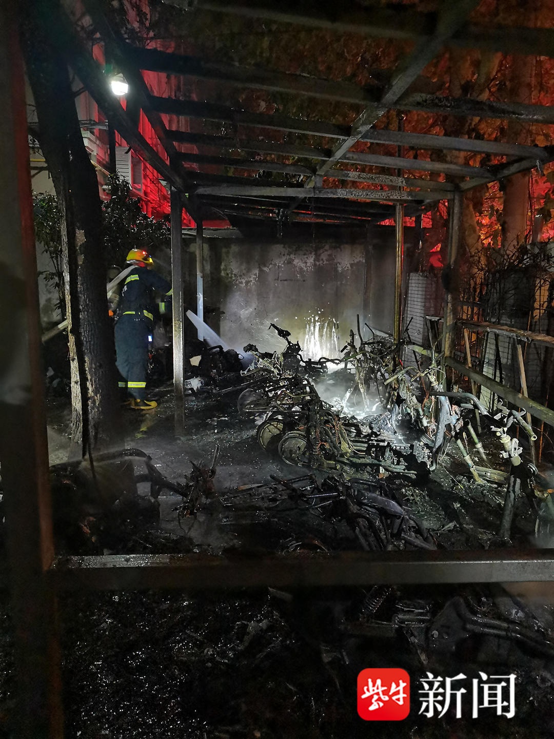 南京警方严打电动自行车违规充电，10人被拘留！你的安全谁来守护？  第2张