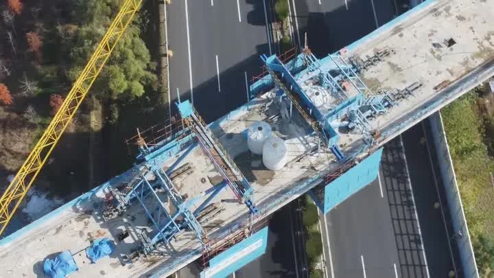 北沿江高铁重大突破！100米连续梁顺利合龙，工程建设再创辉煌  第3张