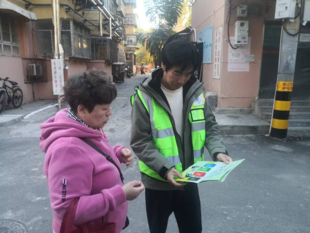 泺源街道普利街社区掀起垃圾分类热潮，居民热情高涨，共建绿色家园  第2张
