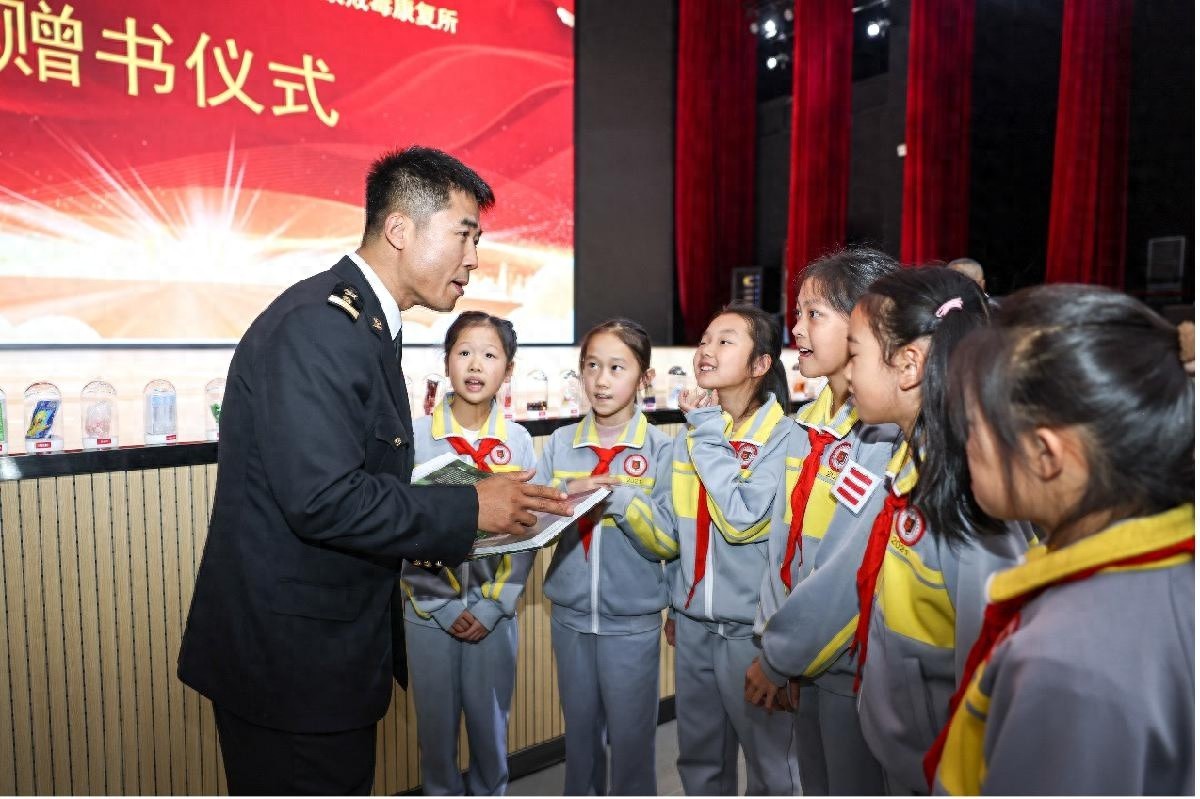 揭秘2024宪法宣传周：北京海关联合普法，带你了解国门安全与网络沉溺的严重后果  第1张