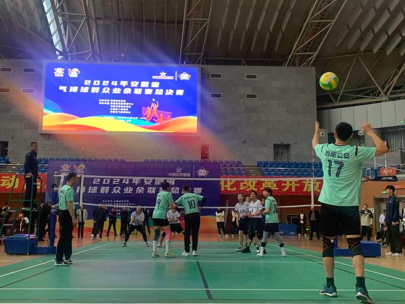 巢湖学院师生执裁气排球联赛，专业态度赢得一致好评  第2张