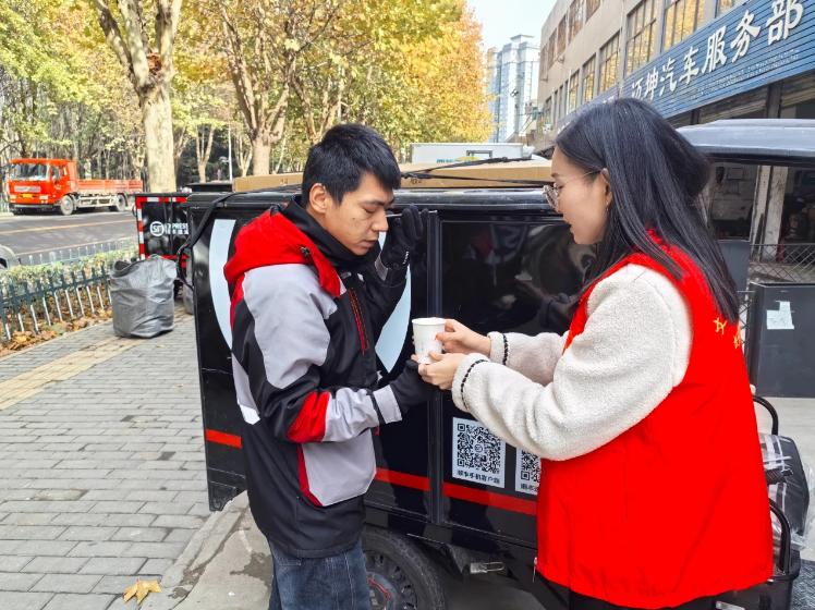 11月27日长安区郭杜街道东街社区暖心奶茶活动：健康膳食入人心，自制养生奶茶驱寒意  第3张