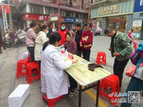 宜黄县百鹭洲社区义诊活动：中医文化温暖居民心田，健康服务送到家门口  第1张