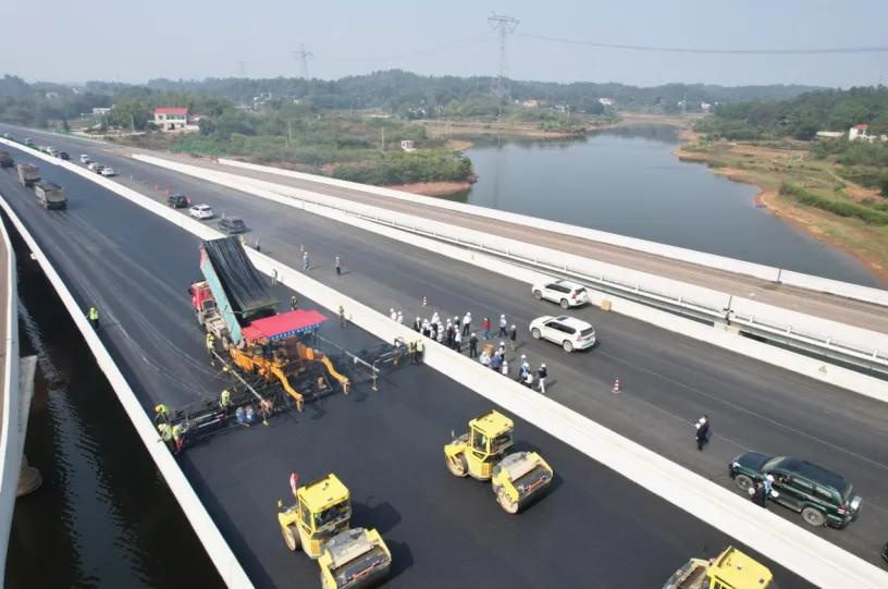 年底湖南高速在建项目加速跑！益常高速益阳段主路施工完毕冲刺通车  第2张