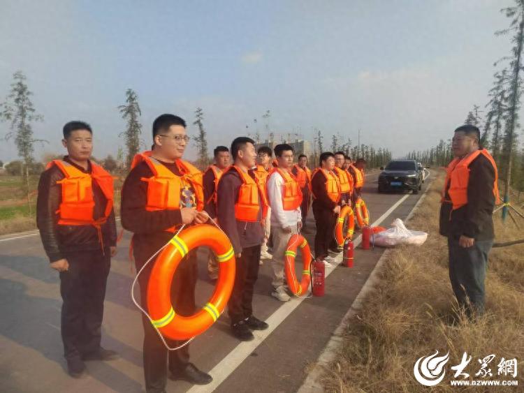 清河镇船舶安全大练兵：消防队员与船员生死时速，紧急救援现场曝光  第1张