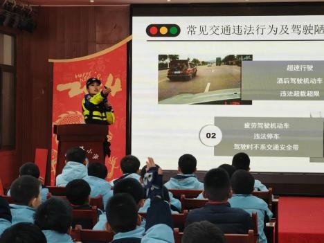 122全国交通安全日：星火路小学携手交警，为学生安全出行保驾护航  第3张