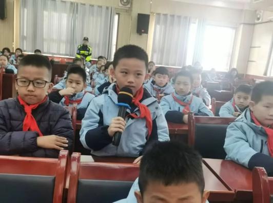 122全国交通安全日：星火路小学携手交警，为学生安全出行保驾护航  第6张