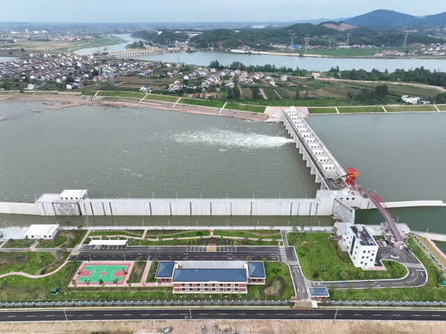 澧水航道工程春节前大突破：青山枢纽交工验收，艳洲枢纽船闸调试，大桥通车在即  第2张