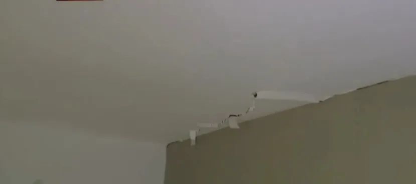 9套房子的烦恼：曹女士的新房开裂渗漏，物业费与水电费的无奈抉择  第2张