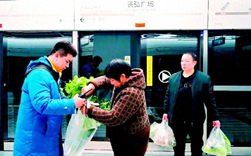 1小时直达资阳！成都人跨市City walk新体验，现杀鲫鱼买五送一，本地黑猪肉灌香肠超安逸