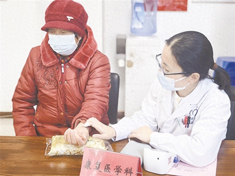 冬至养生义诊活动：丽景蓝湾西区居民享受全方位健康服务，你参与了吗？
