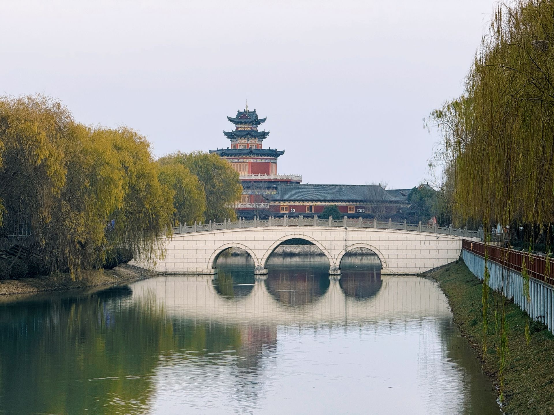 从150万斤到10万斤货车通行，八里河环湖路如何改写渔业与旅游业的未来？  第4张
