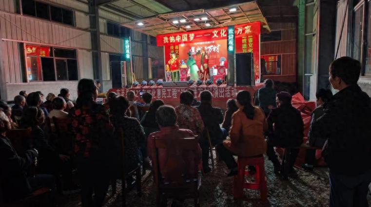 东至县葛公镇送戏下乡：黄梅戏天仙配如何点燃村民的文化热情？  第1张