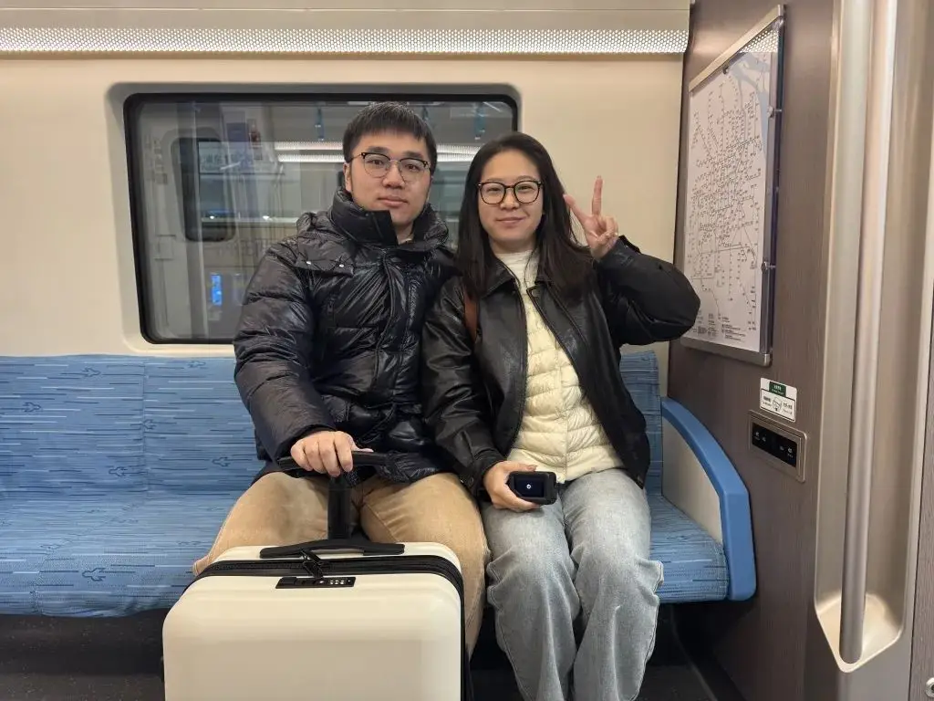 上海机场线首通段正式开通,40分钟串联虹桥浦东,轨交爱好者杨钧杰成首位幸运乘客 第3张 上海机场线首通段正式开通,40分钟串联虹桥浦东,轨交爱好者杨钧杰成首位幸运乘客 第3张