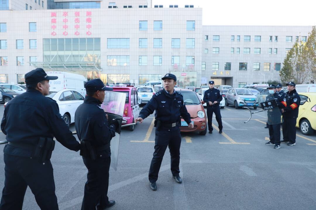 邹平市中医院上演惊险一幕：最小应急单元演练如何确保医患安全？  第3张