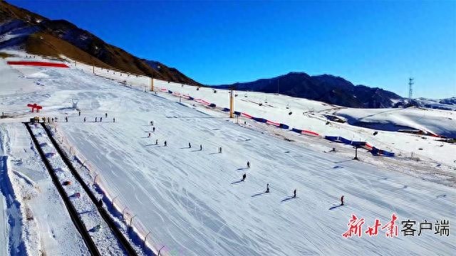 冬日滑雪狂欢！祁连山国际滑雪场等你来体验飞驰的自由与畅快  第1张