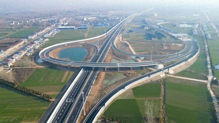 巨龙腾飞！滨淮高速公路盐城段即将通车，2000名建设者3年奋战铸就辉煌